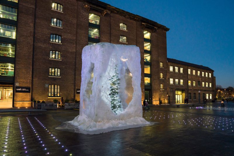 alex-chinneck-christmas-tree