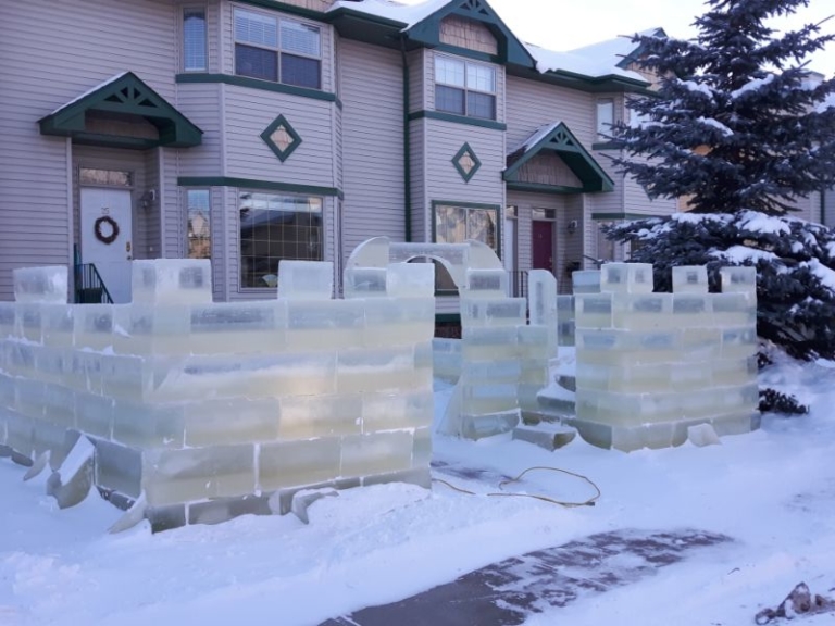 Alberta dad builds playful ice castle in front yard for his little kids