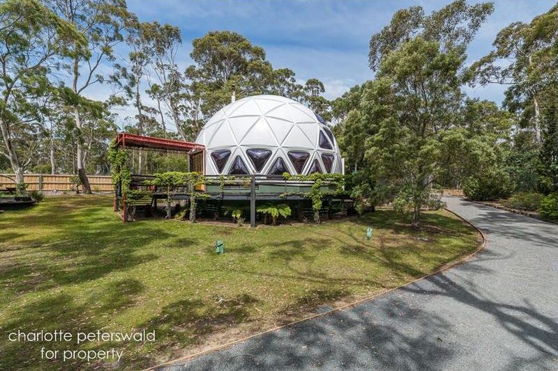 Geo-dome house by John and Penny Smith