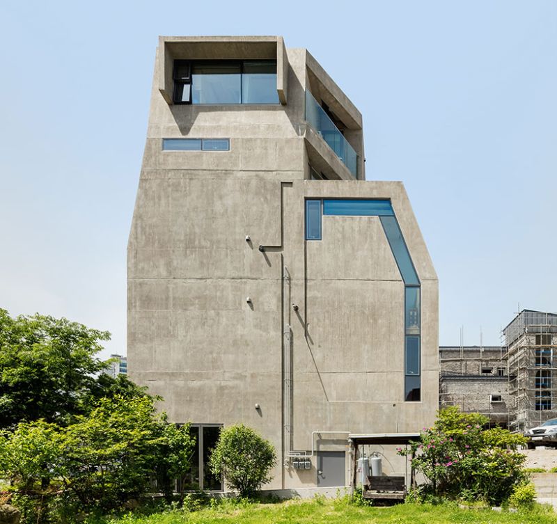 Moon Hoon builds angled concrete house in shape of an owl 