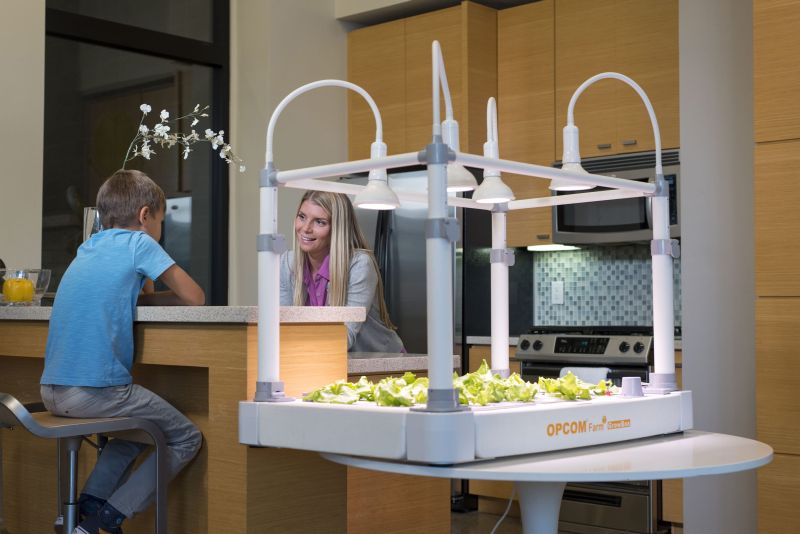 OPCOMLink USA's indoor hydroponic gardening systems at CES 2017