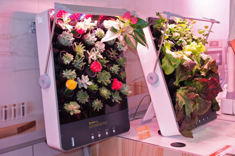 OPCOMLink USA's indoor hydroponic gardening systems at CES 2017