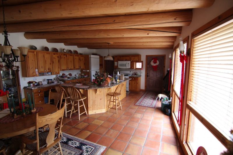 Spacious kitchen area 