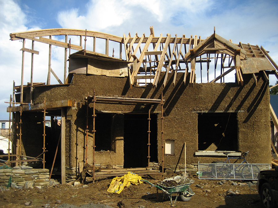 Cob house by Feile Butler