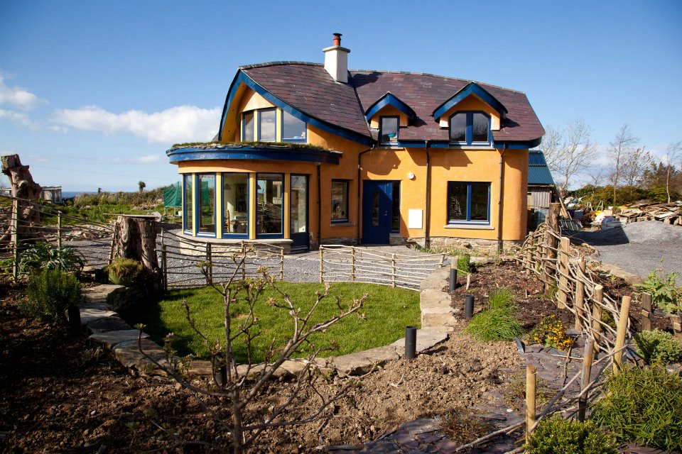 Cob house by Feile Butler