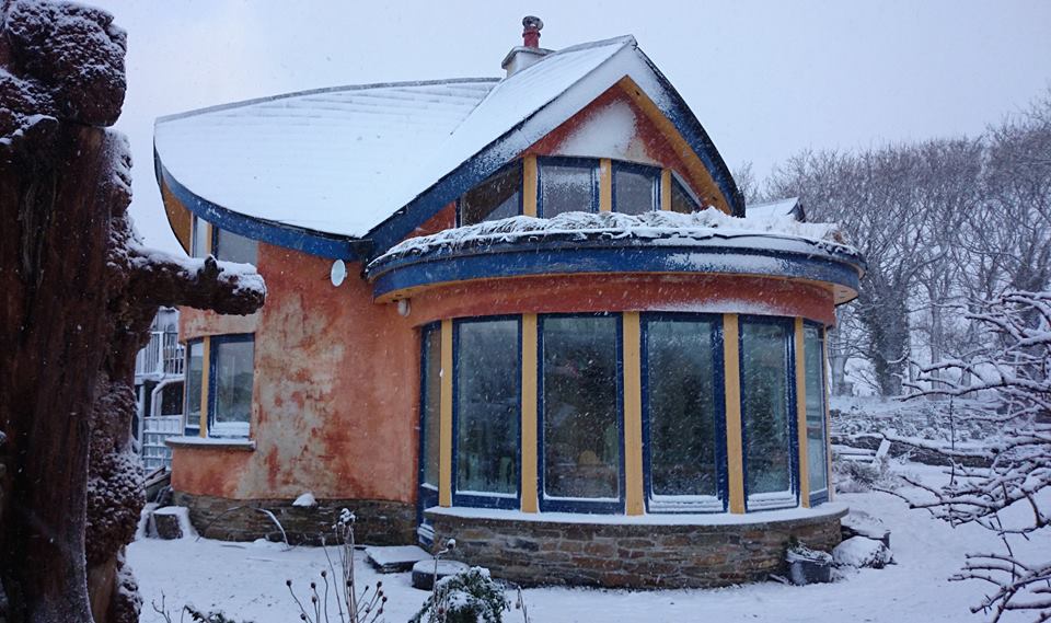 Cob house by Feile Butler & Colin Ritchie