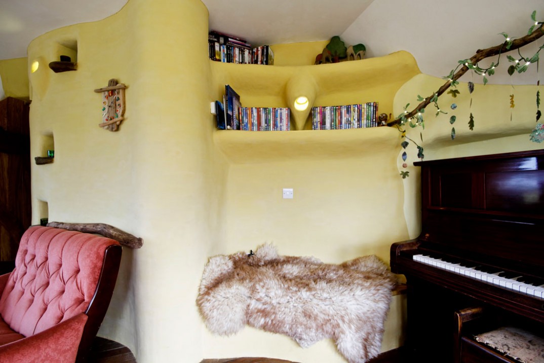 Cob house by Feile Butler