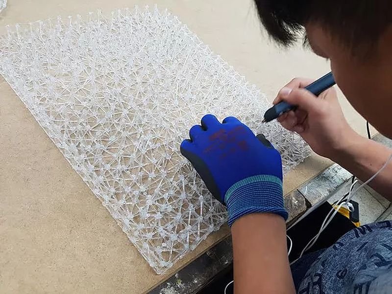 Connect chair by Jungsub Shim is drawn with 3D-printing pen 