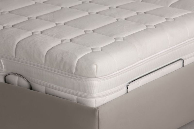 Motion 4 mattress support by Flou can be adjusted with smartphones 