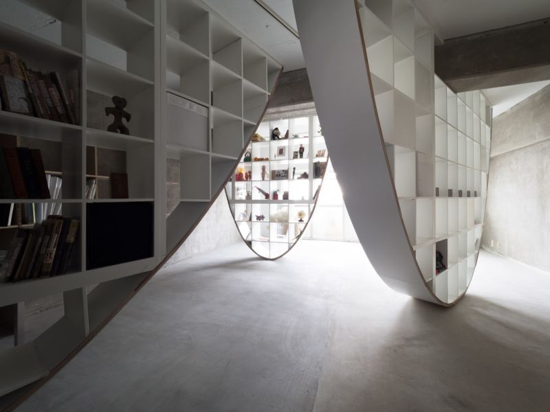 Parabolic shelves by Takayoshi Kitagawa