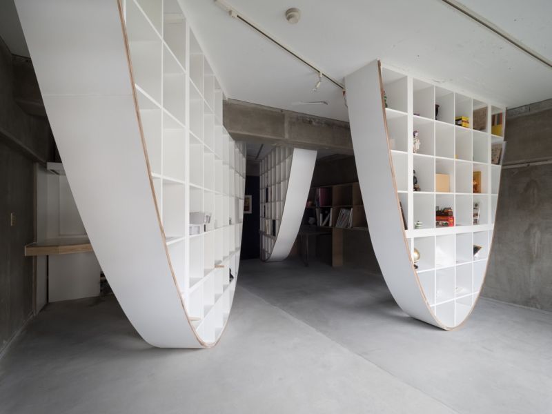 Parabolic shelves by Takayoshi Kitagawa