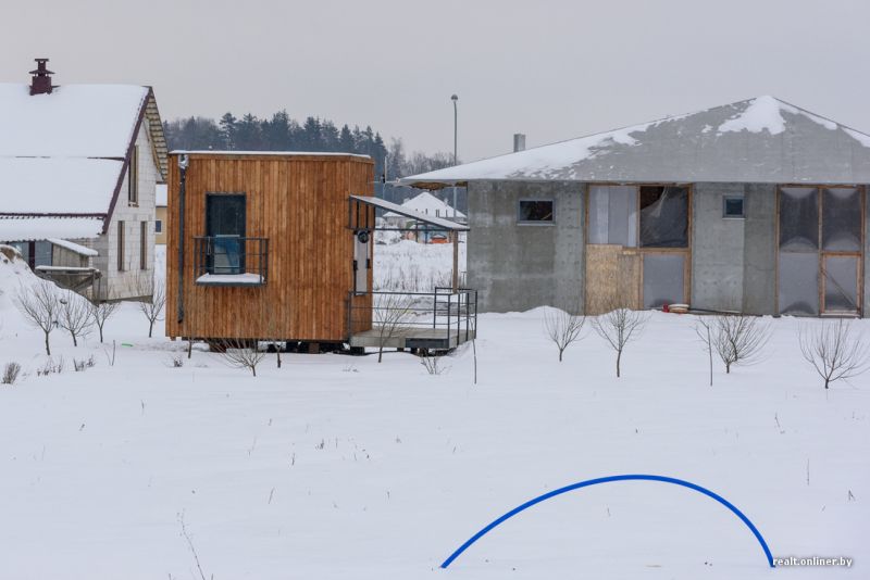 This 16-square-meter tiny house stays cozy with insulated exteriors