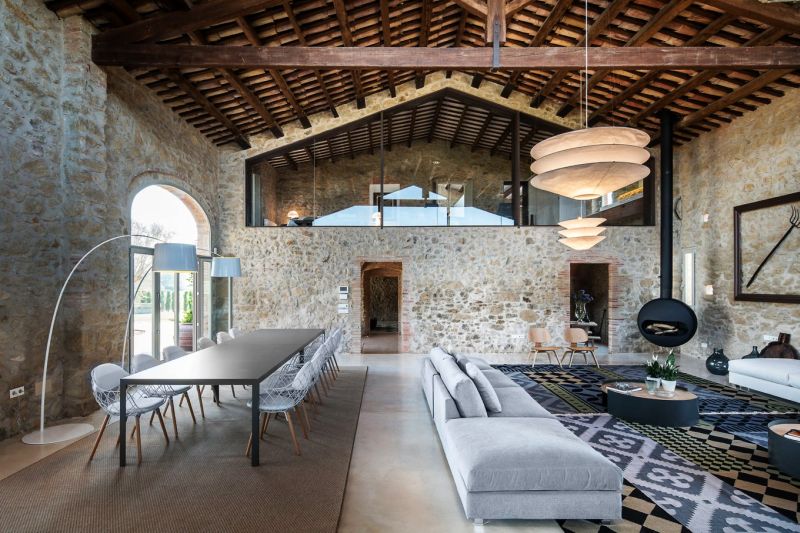 1850s renovated farmhouse by Duran Torrellas