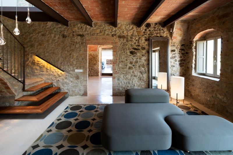 1850s renovated farmhouse by Duran Torrellas