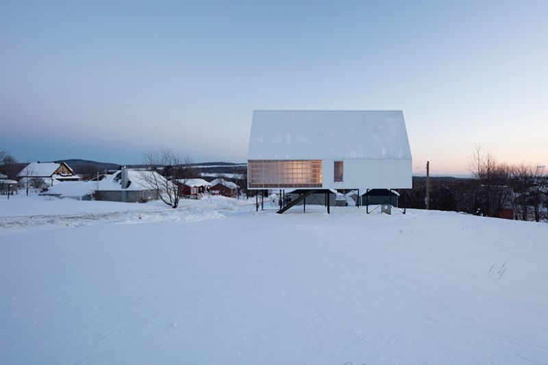 All-white High House by Delordinaire blends well with snowy slopes 