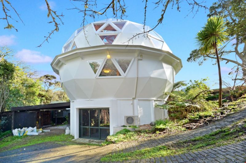 Dome house by Noel Fuller & Helen McCabe