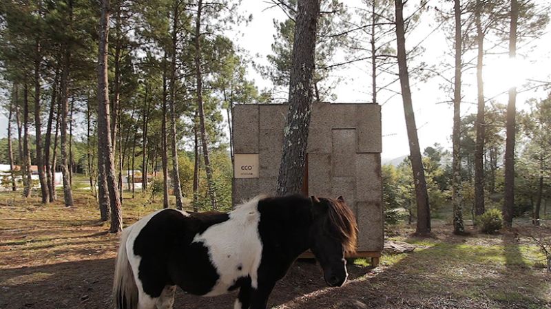 Ecocubo is prefab outdoor cabin made of cork 