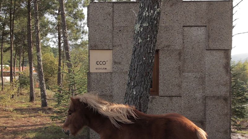 Ecocubo is prefab outdoor cabin made of cork 