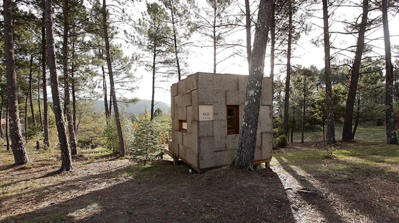 Ecocubo is prefab outdoor cabin made of cork 