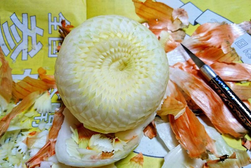 Japanese food artist Gaku carves appealing textures on fruits and vegetables