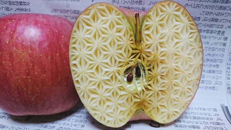 Japanese food artist Gaku carves appealing textures on fruits and vegetables