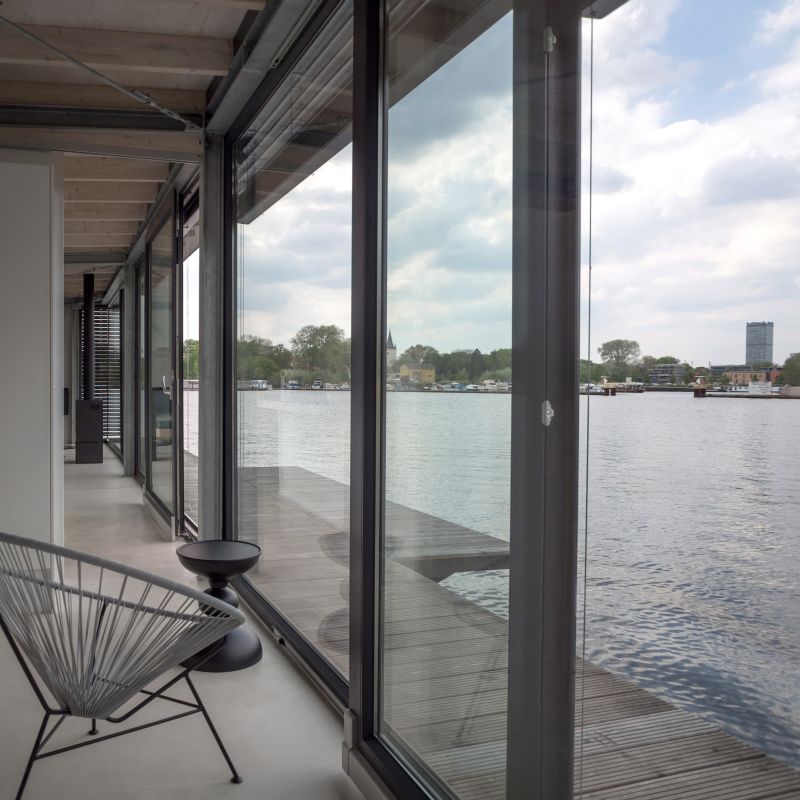 This houseboat mooring on Spree river bay is a perfect getaway in Berlin 