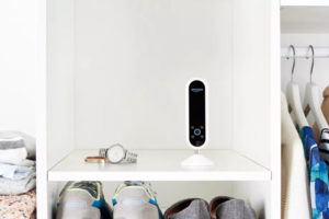 Amazon’s Echo Look camera is your new connected fashion expert