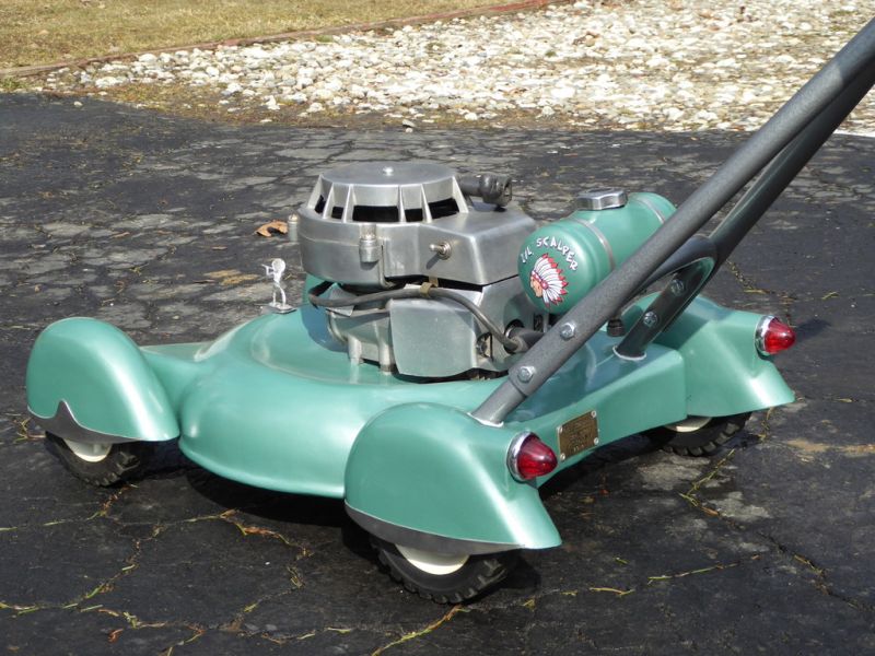 DIY lawnmower built to mimic vintage cars 