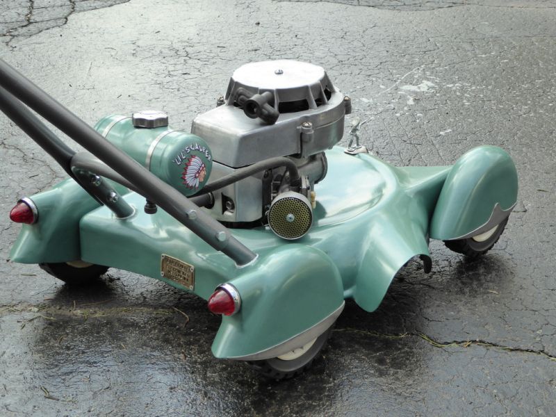 DIY lawnmower built to mimic vintage cars 