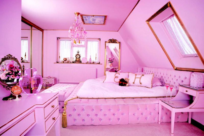 Pink 2024 barbie bedroom