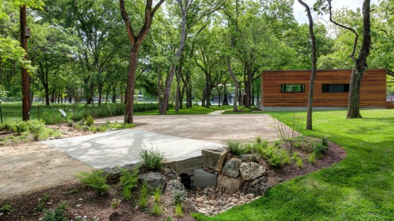 Un.Box Studio designs rustic lakeside cabin at Austin