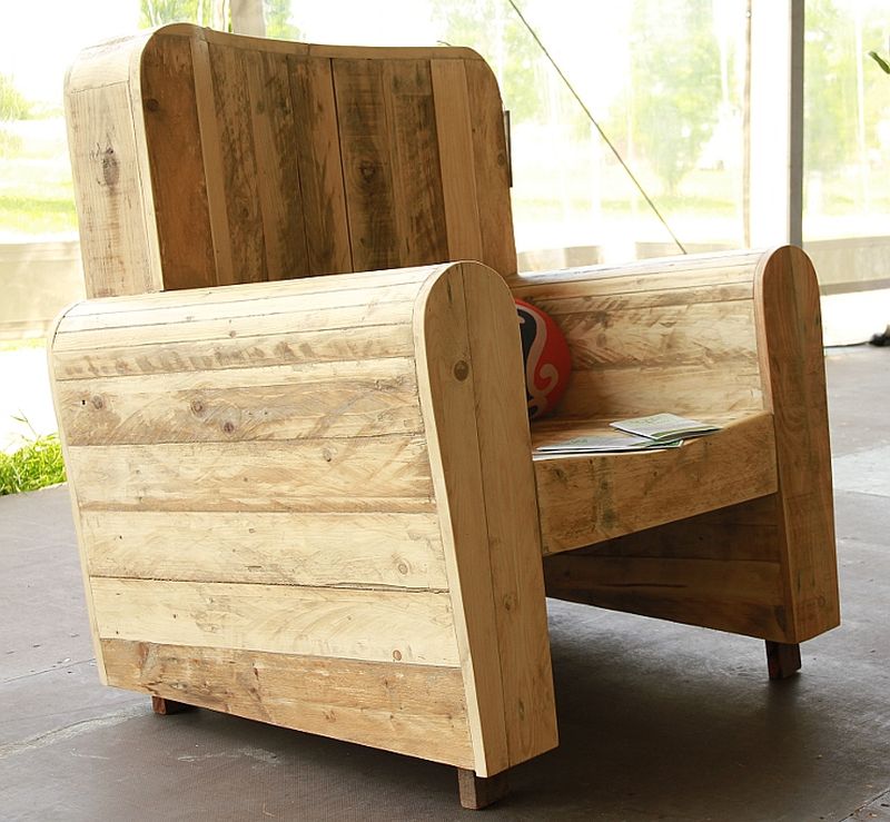 Pallet wood armchair by Redolab brings rustic charm to interiors 