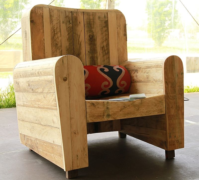 Pallet wood armchair by Redolab brings rustic charm to interiors