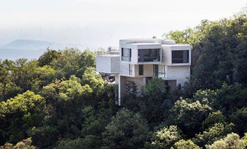 Tatiana Bilbao designs beautiful patio home on the hillside