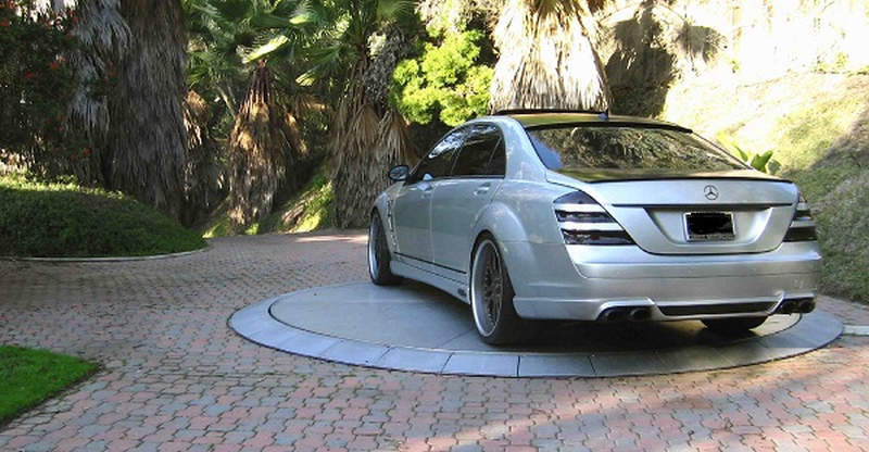 Car turntable is high-end parking solution for cramped spaces 