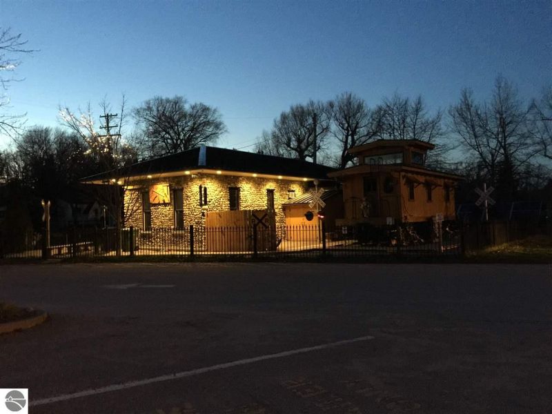 Detroit’s solar-powered train car home