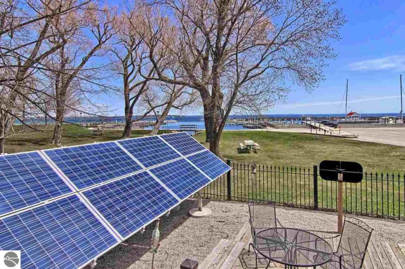 Detroit’s solar-powered train car home