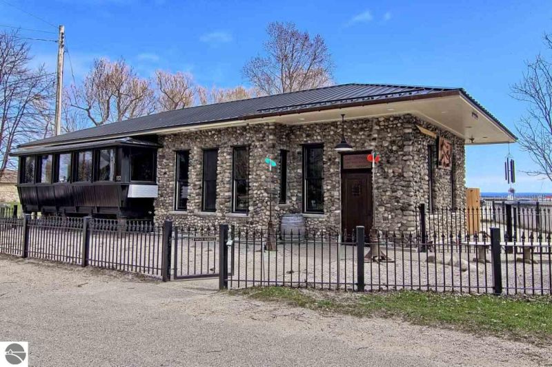 Detroit’s solar-powered train car home