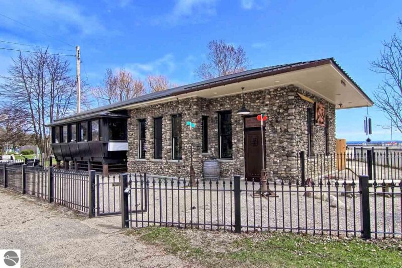 Detroit’s solar-powered train car home