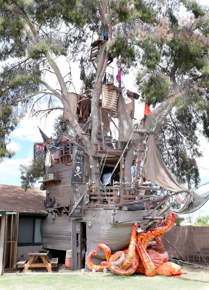 Pirate ship-themed treehouse in Casa Grande