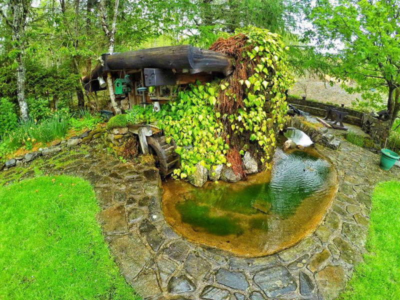 This hobbit home in Scotland looks like it belongs to the Shire 