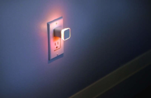 Aumi Mini smart nightlight notifies about retweets, emails and more