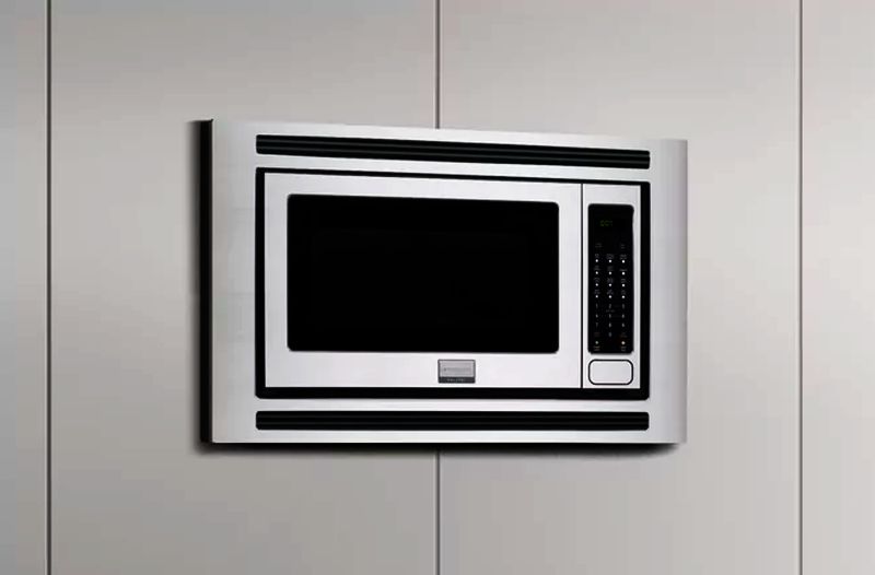 Frigidaire Gallery 2.0 Cubic Foot 1,200 microwave Oven