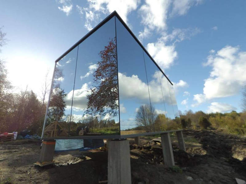 OOD mirror cabin can be set up in 8 hours as a vacation rental 