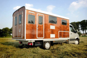 Tonke Woodline truck camper features hydraulic system to detach living unit from truck bed