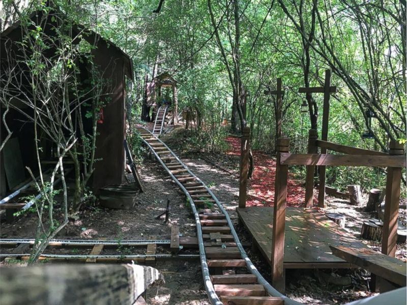 White Mountain Railroad-themed roller coaster