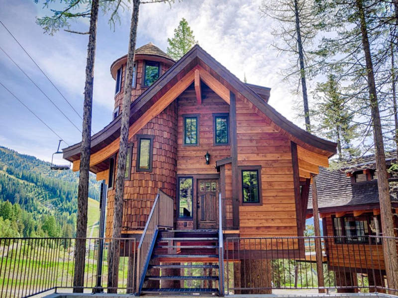 World’s first ski-in, ski-out treehouses in Montana are perfect for laidback skiers 