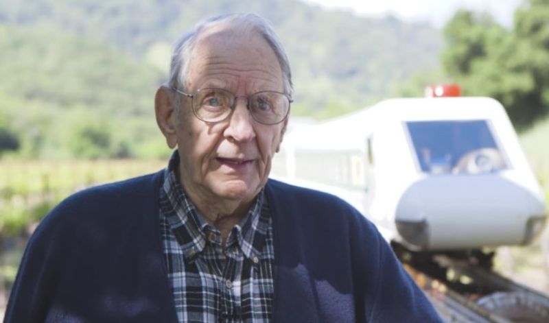 89-year-old retied engineer builds a huge train model in his vineyard