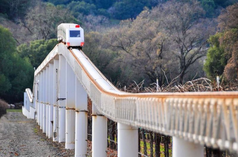 89-year-old retied engineer builds a huge train model in his vineyard