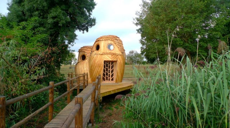 The Watchers - Owl Shaped Cabin Home in Bordeaux